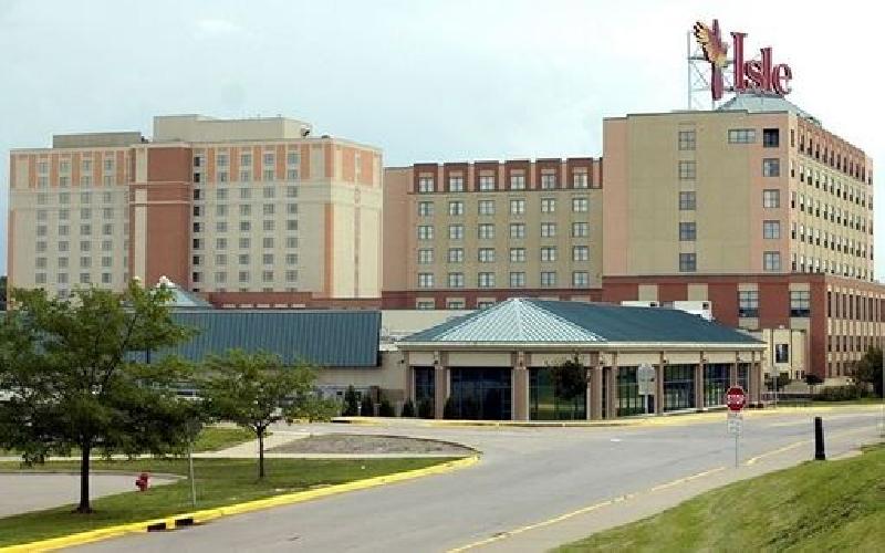 Isle Casino & Hotel - Deluxe Room,2 Concert Tickets $107.50 ($215 Value)