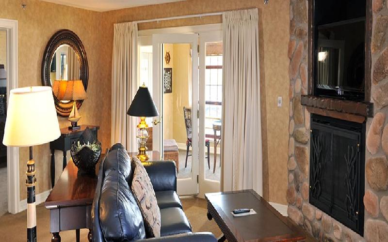 Stoney Creek-Moline - Overnight Deluxe Guest Room $129.00 Gift Certificate for $64.50